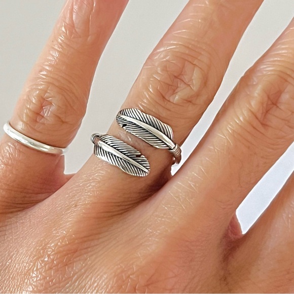 Sterling silver delicate two feather ring, silver feather ring, feather ring - Picture 9 of 11